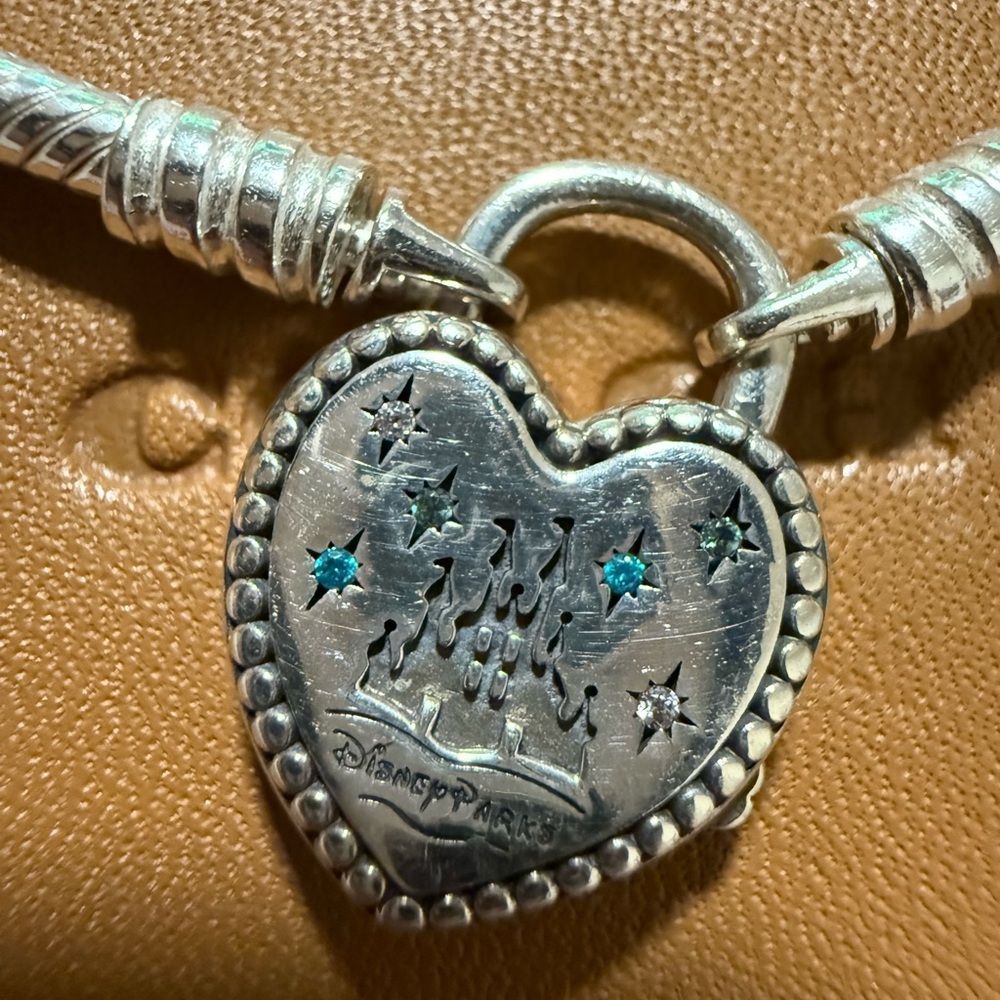 Pandora x Disney Castle Heart Charm Clasp - Picture 2 of 3